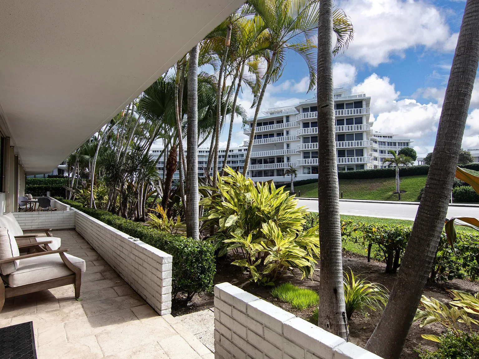 2 bed, 2.0 bath, 990 sqft, $6,000 — Photo 3