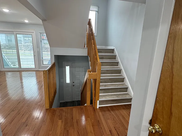 53 Dunbar Ave #3 — Photo 4