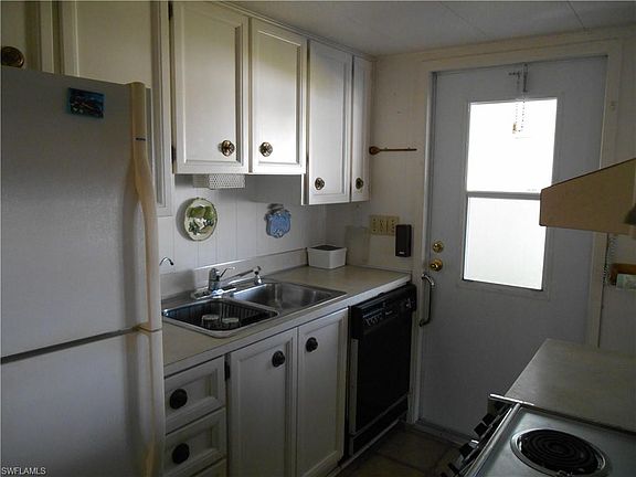 4th image of 70 Shoreland Dr
