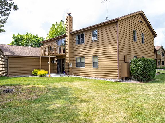 3rd image of 930 Manor Dr APT 63