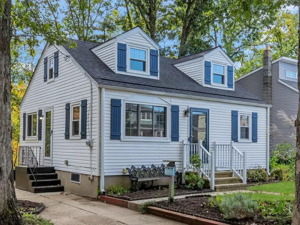 32 Bruning Ln, Spotswood, NJ 08884