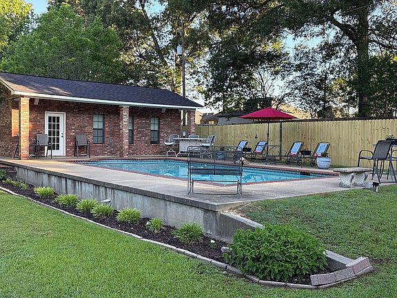 3rd image of 311 Forest Hills Dr