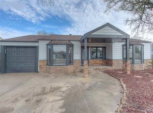 6246 Dave St, Groves, TX 77619