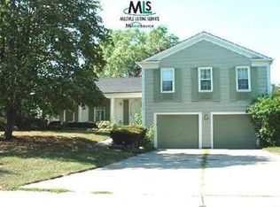 35120 Bunker Hill Dr W, Farmington, MI 48331