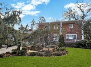 7 Sorgi Ct, Plainview, NY 11803