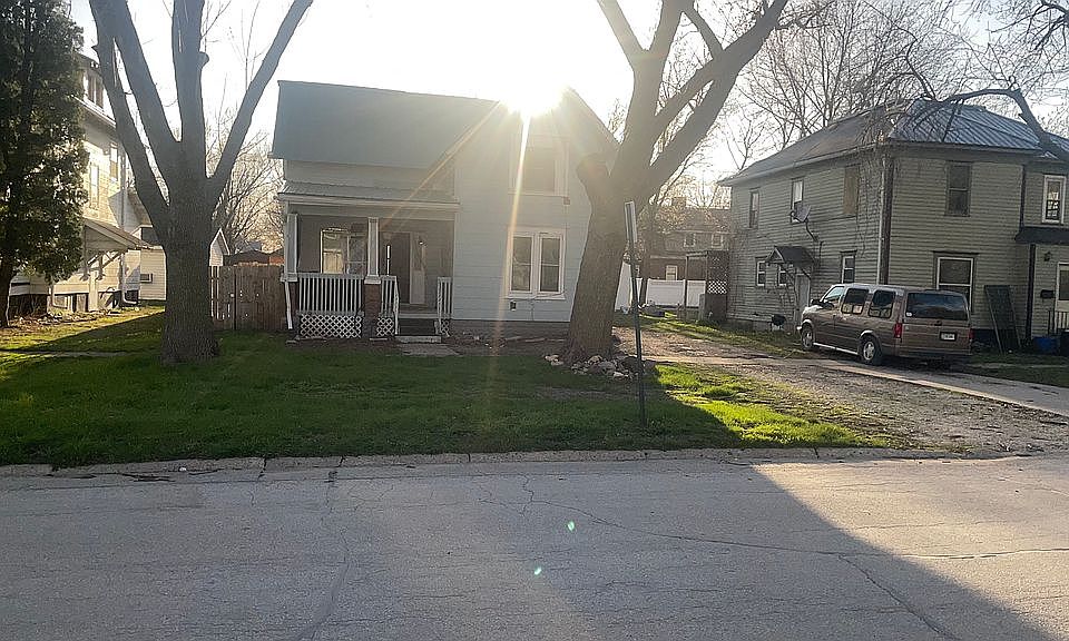 1st image of 216 S Ontario St