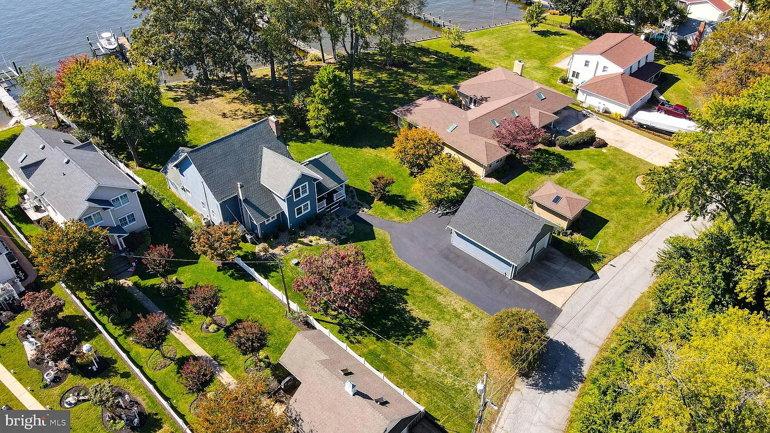 2003 Park Dr photo 1