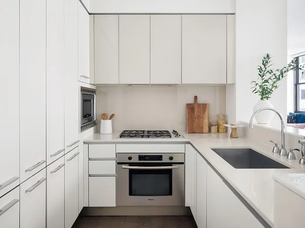 25 Broad St APT 8T, New York, NY 10004