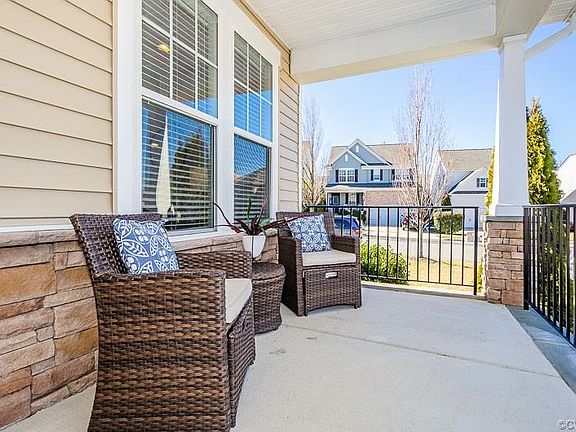 3rd image of 8846 Rushbrooke Ln