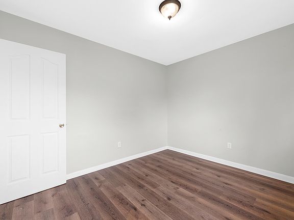 3rd image of 2400 Velma Ave