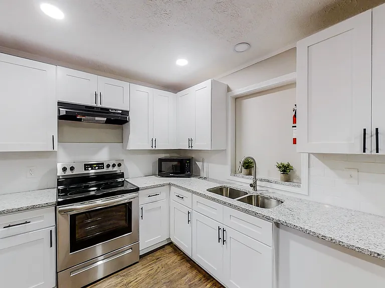 Bellwood Ln — Photo 10