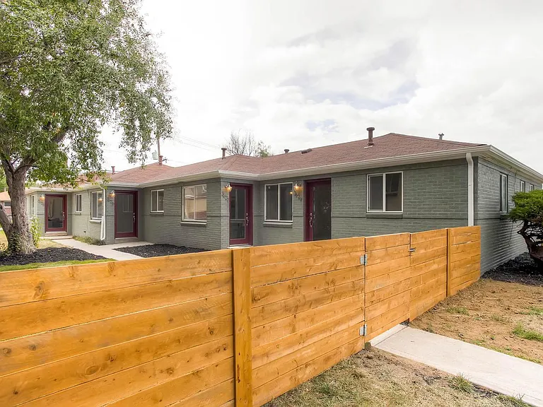3627 Holly St — Photo 2
