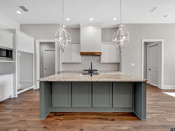 3rd image of 9228 Villas Ct