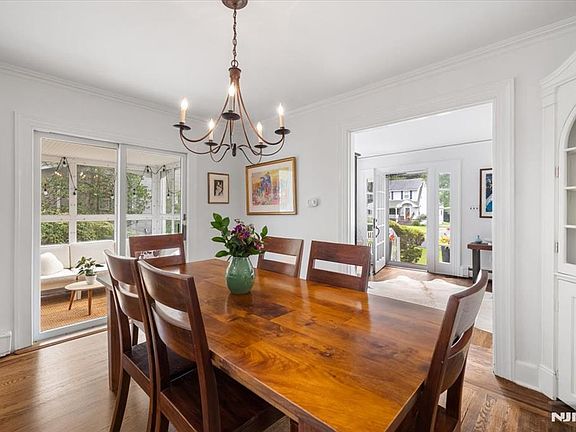 5th image of 734 Greentree Lane