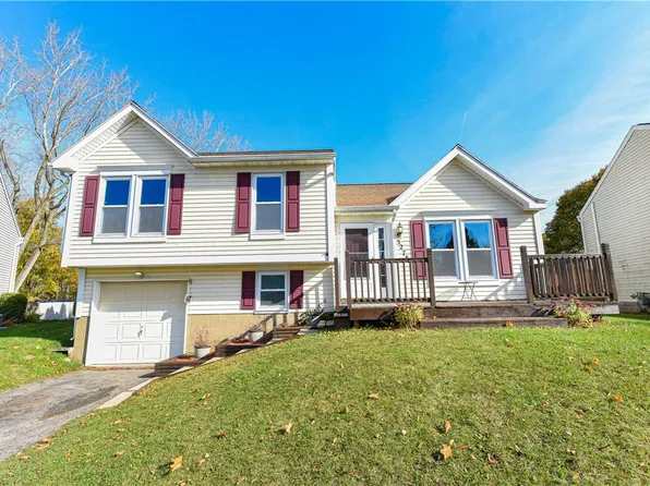3278 Creekside Cir, Walworth, NY 14568