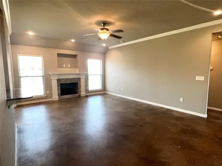 211 Genoa Way — Photo 10