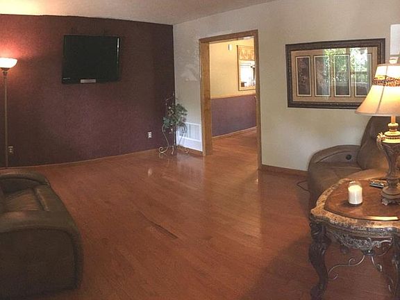 3rd image of 2829 Hazeltine Dr