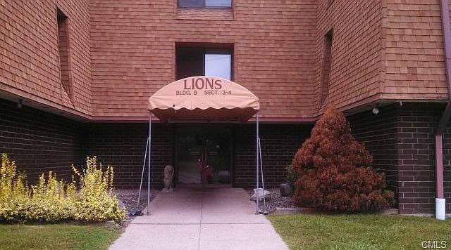 2nd image of 126 Triangle St APT B42