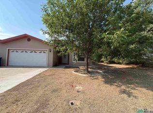 12 Fairway Dr, Roswell, NM 88201