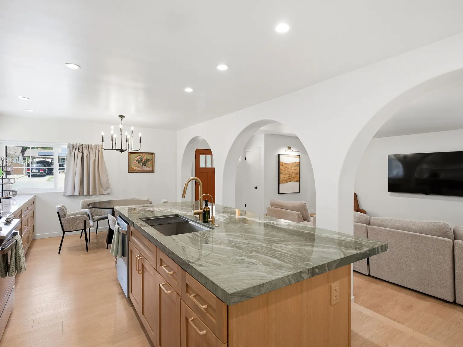 4 bed, 1804 sqft, $13,000 — Photo 3