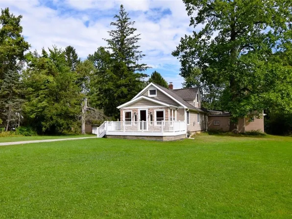 3795 Irving Park Ave, Woodmere, OH 44122