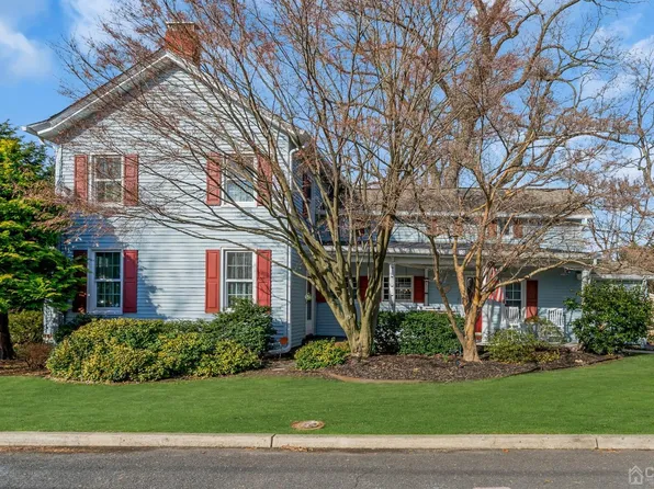 192 9th St, Belford, NJ 07718