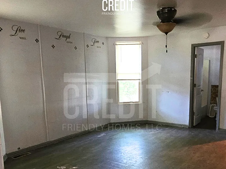 223 N Pine St — Photo 4
