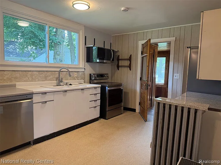 825 W Main St — Photo 13