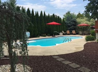 27 Cooper Hawk Dr, Manalapan, NJ 07726