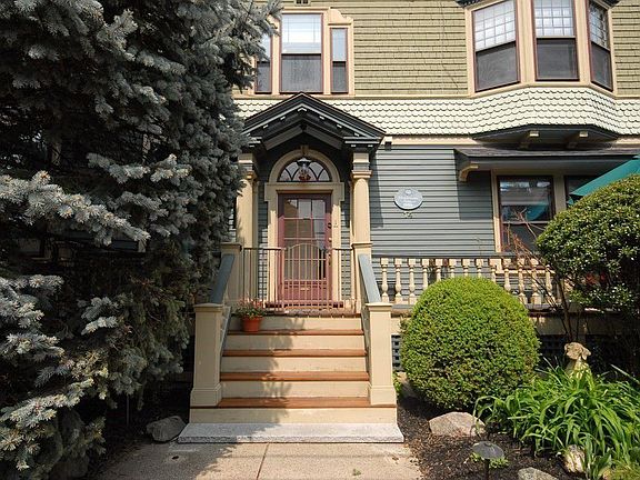 4th image of 14 Wellington St APT 1