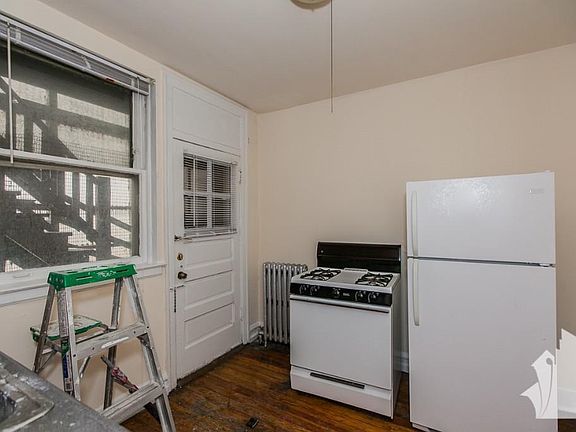 5th image of 2944 N Albany Ave Unit 2948-2W