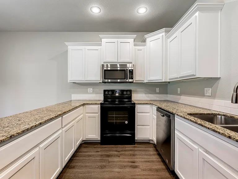 818 Baker St NW — Photo 6