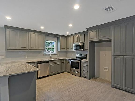 4th image of 215 Joe White St