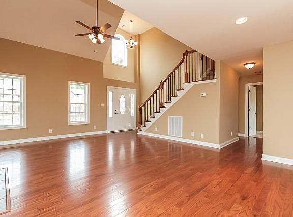 2nd image of 1677 Apache Way