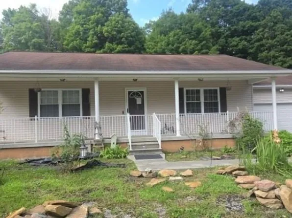 2139 Coalfield Trl, Charmco, WV 25958