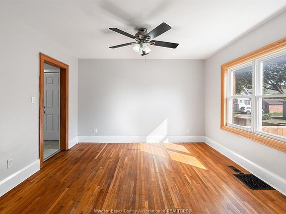 5th image of 1890 Oneida Ct