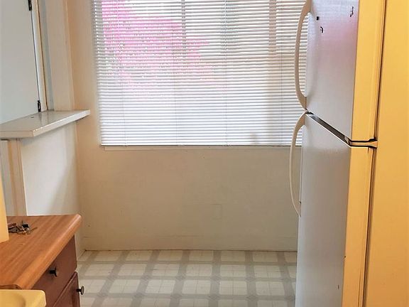 4th image of 422 S 10th St #8452012