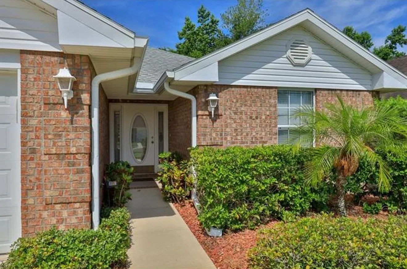 4 bed, 1635 sqft, $2,300 — Photo 2