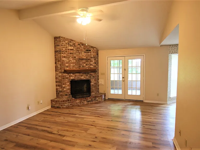 5855 Baird St — Photo 2