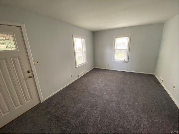 5th image of 110 Kensington Dr