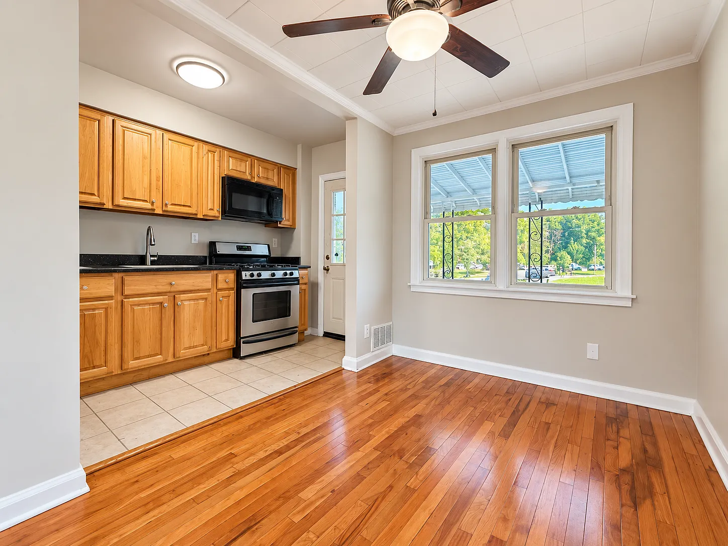 2 bed, 784 sqft, $1,900 — Photo 4