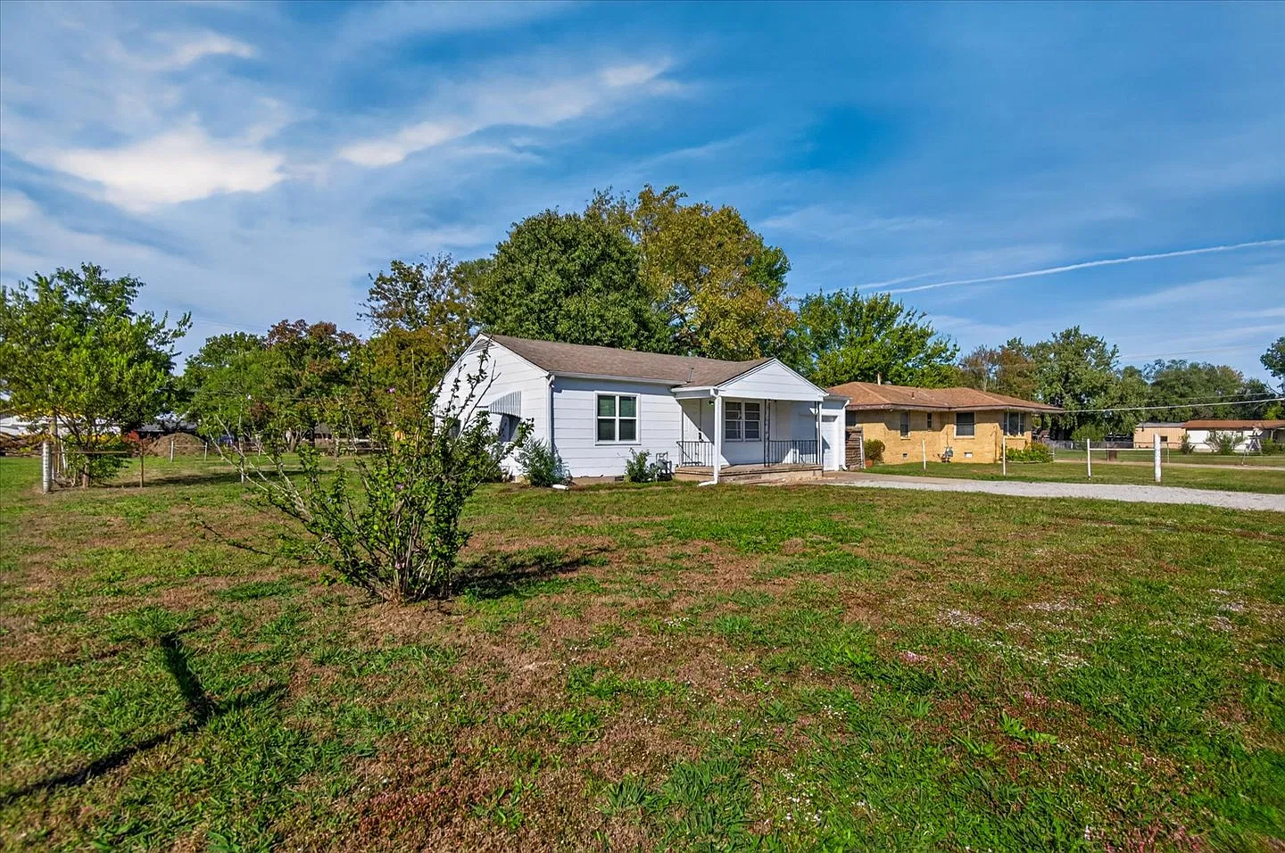 2 bed, 1.0 bath, 792 sqft, $900 — Photo 3
