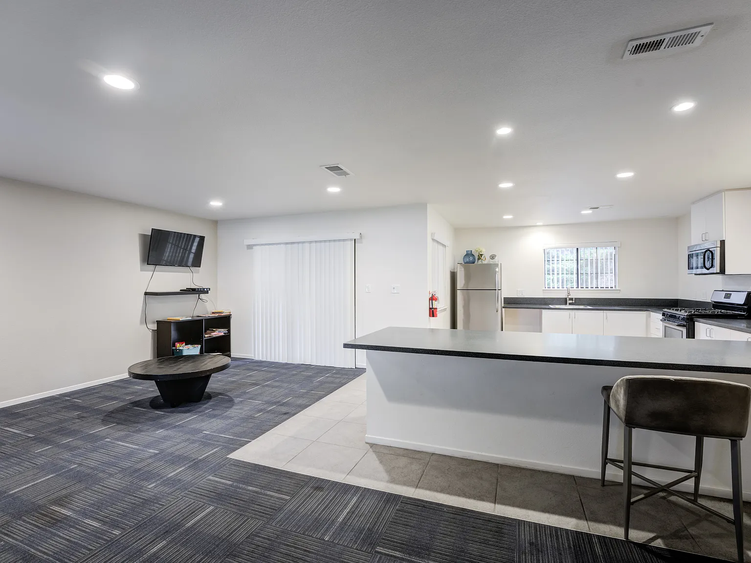 Howard Gilmore Terrace - Military Housing — Photo 3
