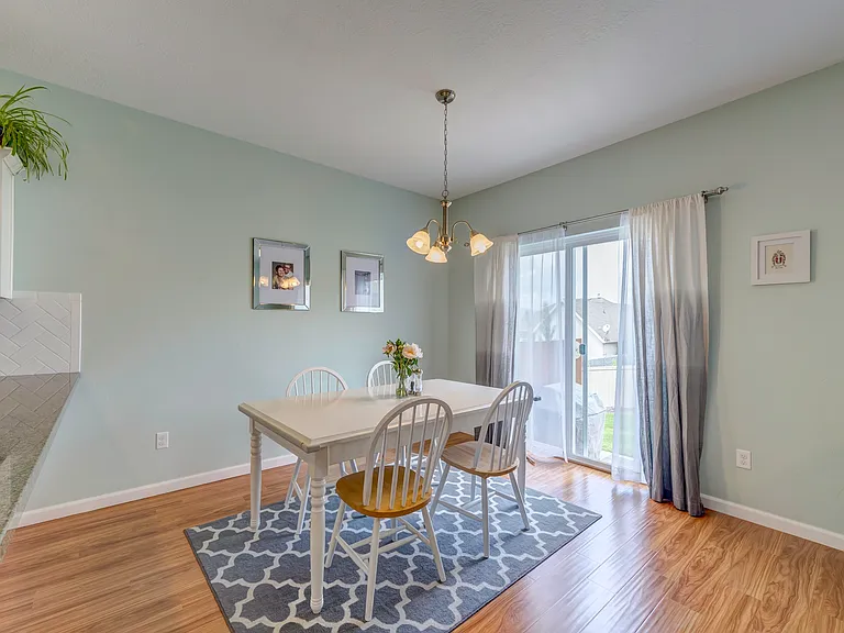 4253 N Cresthaven Ln — Photo 4