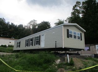 215 Falls Church Rd, Imperial, PA 15126