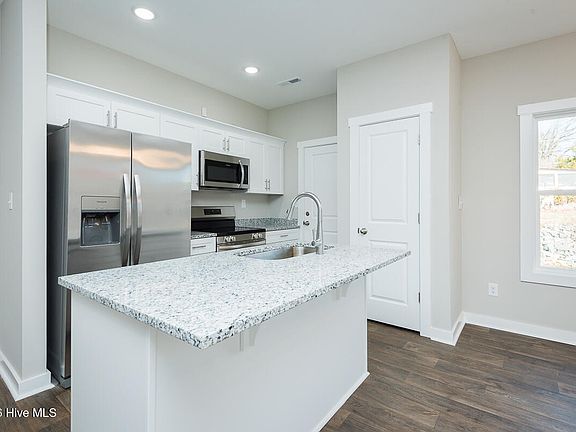 4th image of 153 Ambergate Court