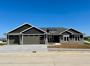 3505 Wagon Wheel Ln, Dubuque, IA 52002
