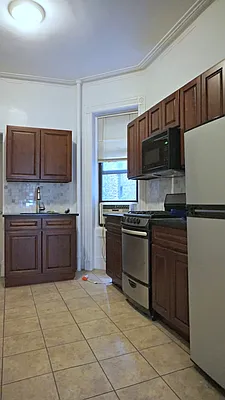 Rented by Metropolitan Equities | media 5