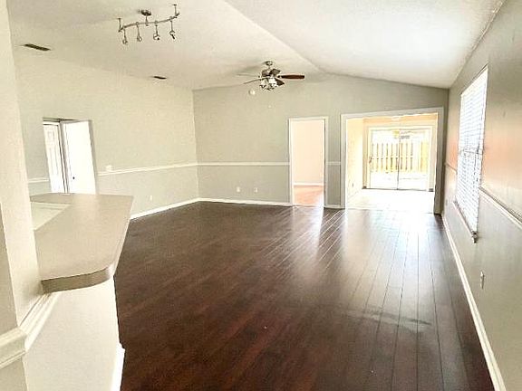 4th image of 921 Buttercup Dr