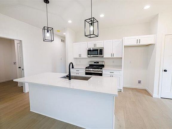 5th image of 14212 Prairie Commons Ln